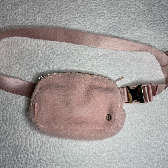 Lululemon Athletica Soft Pink Crossbody Bag - Picture 3 of 12